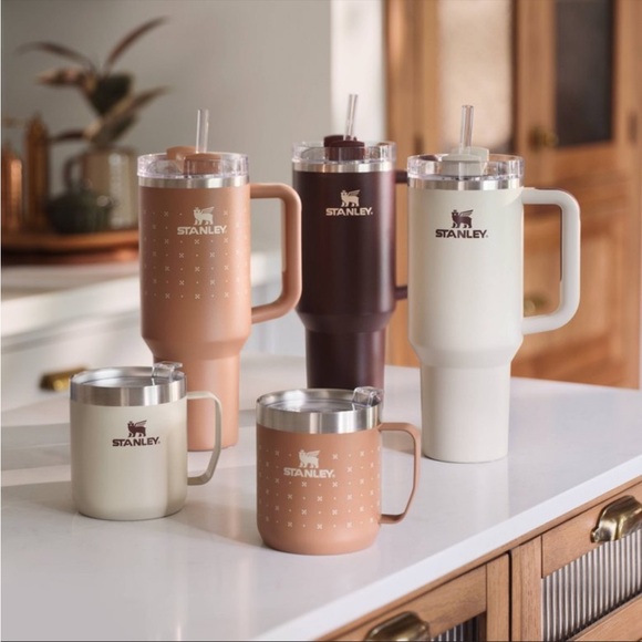 NWT Stanley 🤎 Magnolia Hearth & Hand 40oz Tumbler Limited Edition Deep Clay - Picture 9 of 9